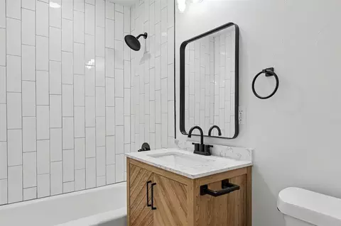 Bath - 210 E Vida Way, Norman, OK 73069 photo 2 of 3