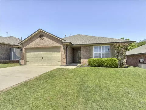10805 Turtlewood Dr, Midwest City, OK 73130