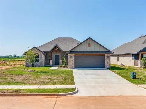621 Trails End Dr, Shawnee, OK 74804