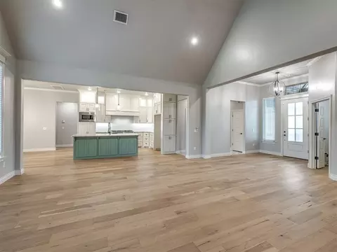 Living - 4844 Constitution Ln, Tuttle, OK 73089 photo 2 of 3