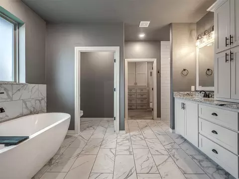 Bath - 4844 Constitution Ln, Tuttle, OK 73089 photo 1 of 7