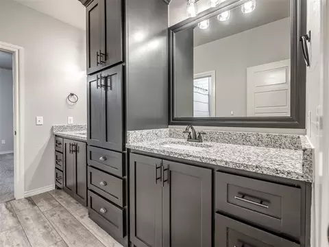 Bath - 4844 Constitution Ln, Tuttle, OK 73089 photo 6 of 7