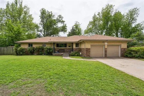 111 Crestmont Ave, Norman, OK 73069