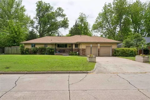 111 Crestmont Ave, Norman, OK 73069