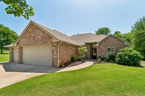 8308 Venezia Ln, Edmond, OK 73034