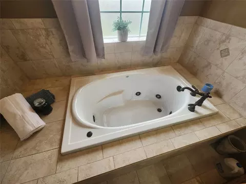 Bath - 401 S Coblake St, Apache, OK 73006 photo 3 of 7
