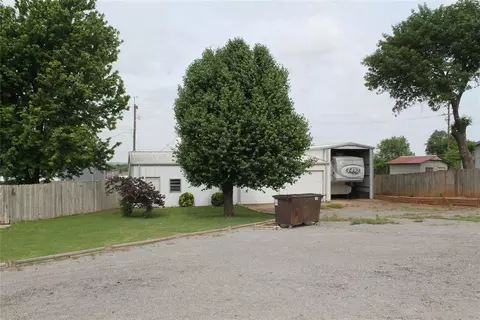 Exterior - 401 S Coblake St, Apache, OK 73006 photo 7 of 13
