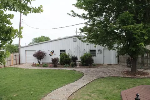 Exterior - 401 S Coblake St, Apache, OK 73006 photo 9 of 13