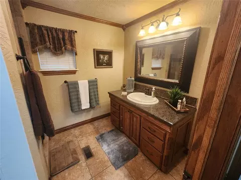 Bath - 401 S Coblake St, Apache, OK 73006 photo 6 of 7