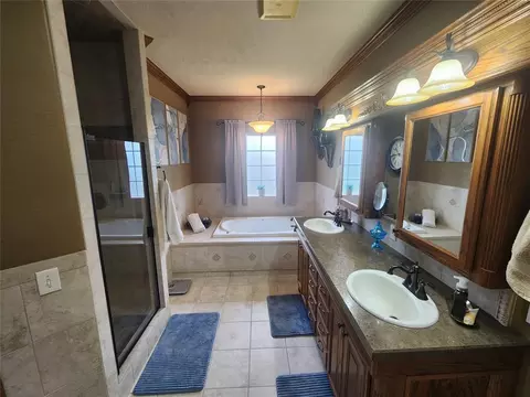 Bath - 401 S Coblake St, Apache, OK 73006 photo 1 of 7