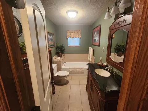 Bath - 401 S Coblake St, Apache, OK 73006 photo 5 of 7