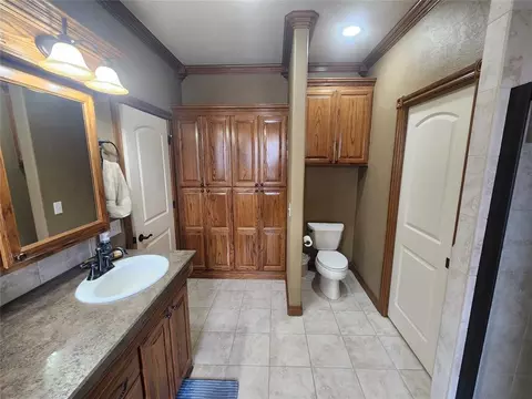 Bath - 401 S Coblake St, Apache, OK 73006 photo 4 of 7