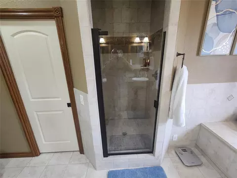 Bath - 401 S Coblake St, Apache, OK 73006 photo 2 of 7