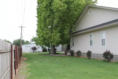 Exterior - 401 S Coblake St, Apache, OK 73006 photo 12 of 13