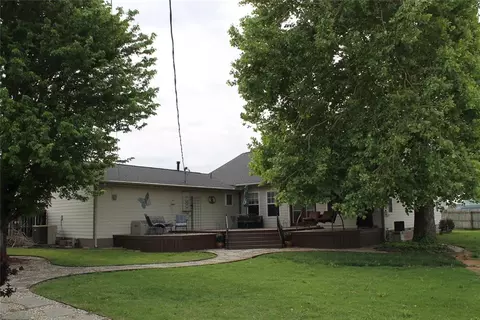 Exterior - 401 S Coblake St, Apache, OK 73006 photo 10 of 13