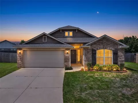 19117 Hecho Dr, Edmond, OK 73012