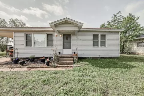 802 W Spruce St, Haskell, OK 74436