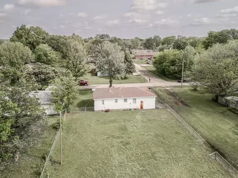 View/Area - 802 W Spruce St, Haskell, OK 74436 photo 10 of 12