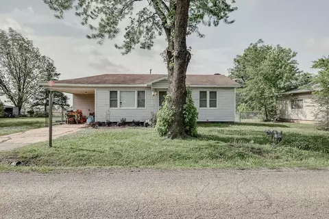 Exterior - 802 W Spruce St, Haskell, OK 74436 photo 10 of 11