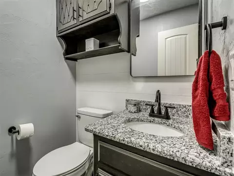 Bath - 1 Horseshoe Ln, Mcloud, OK 74851 photo 5 of 5