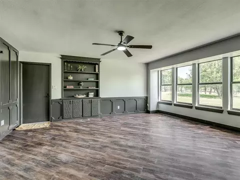 Living - 1 Horseshoe Ln, Mcloud, OK 74851 photo 5 of 7