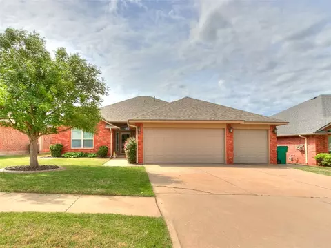 2608 SE 96th St, Moore, OK 73160
