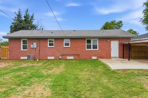 Exterior - 1003 Asalee St, Altus, OK 73521 photo 7 of 12