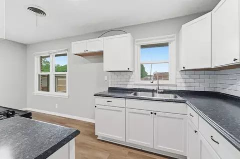 Kitchen - 1003 Asalee St, Altus, OK 73521 photo 4 of 5