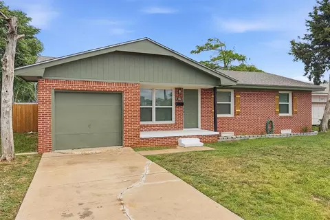 Exterior - 1003 Asalee St, Altus, OK 73521 photo 2 of 12
