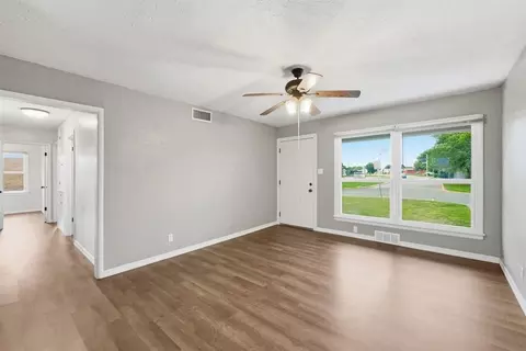 Living - 1003 Asalee St, Altus, OK 73521 photo 1 of 5