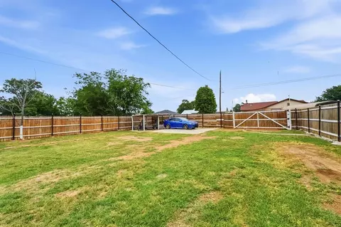Exterior - 1003 Asalee St, Altus, OK 73521 photo 12 of 12
