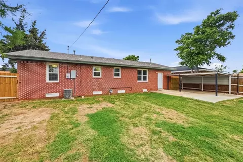 Exterior - 1003 Asalee St, Altus, OK 73521 photo 10 of 12