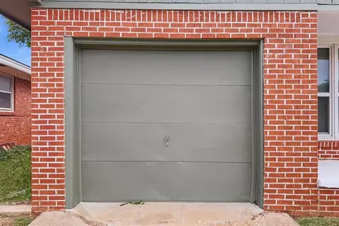 Exterior - 1003 Asalee St, Altus, OK 73521 photo 4 of 12