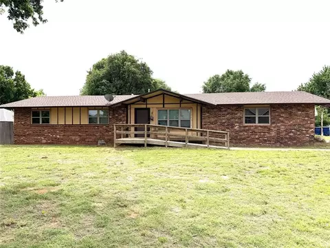 1319 Manchester Dr, Anadarko, OK 73005