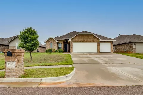 1221 Pebble Pond Dr, Norman, OK 73071