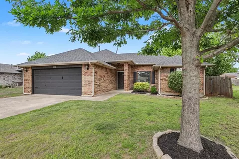 929 NW 15th St, Moore, OK 73160