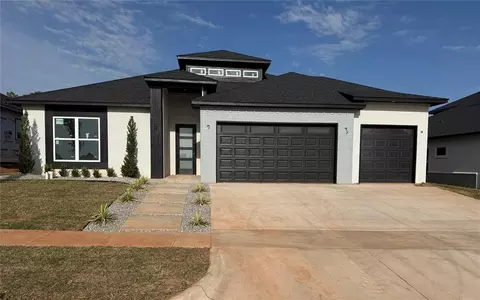 14537 Astor Ln, Yukon, OK 73099