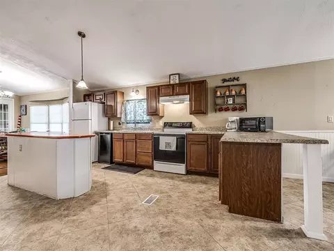 Kitchen - 420019 E 1161 Cir, Eufaula, OK 74432 photo 1 of 2