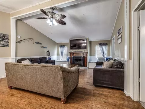 Living - 420019 E 1161 Cir, Eufaula, OK 74432 photo 1 of 4