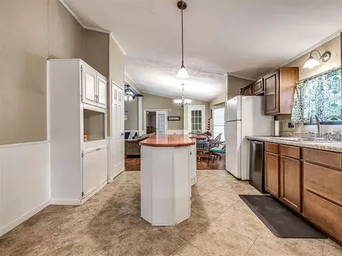 Kitchen - 420019 E 1161 Cir, Eufaula, OK 74432 photo 2 of 2