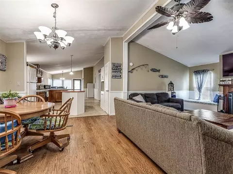 Dining - 420019 E 1161 Cir, Eufaula, OK 74432 photo 1 of 3