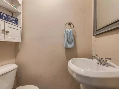 Bath - 420019 E 1161 Cir, Eufaula, OK 74432 photo 3 of 4