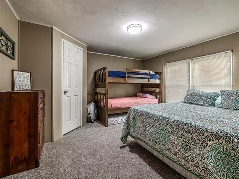 Bedroom - 420019 E 1161 Cir, Eufaula, OK 74432 photo 4 of 6