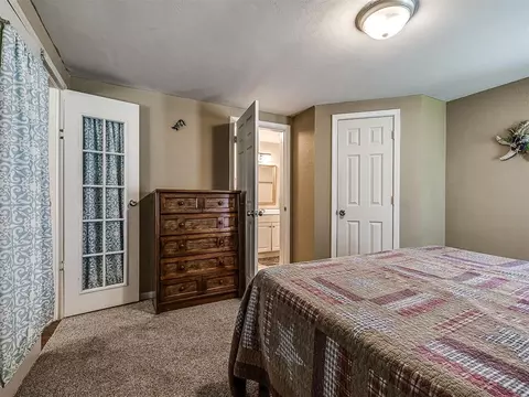 Bedroom - 420019 E 1161 Cir, Eufaula, OK 74432 photo 2 of 6