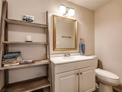 Bath - 420019 E 1161 Cir, Eufaula, OK 74432 photo 1 of 4