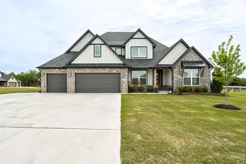 14400 Rushing Ln, Edmond, OK 73025