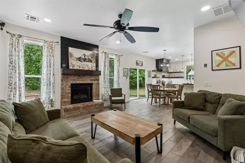 9025 E Charter Oak Rd, Guthrie, OK 73044