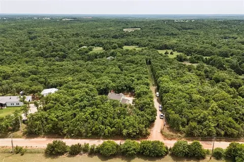 9025 E Charter Oak Rd, Guthrie, OK 73044