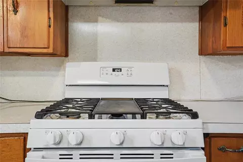Kitchen - 1221 Hickory St, Altus, OK 73521 photo 5 of 5