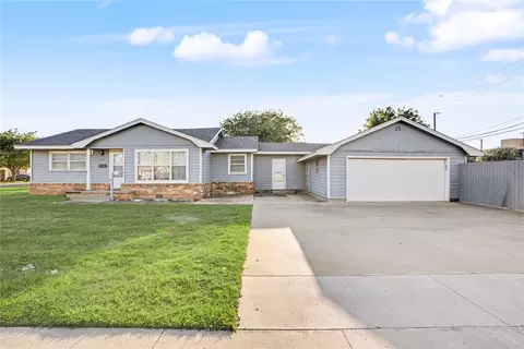 1221 Hickory St, Altus, OK 73521